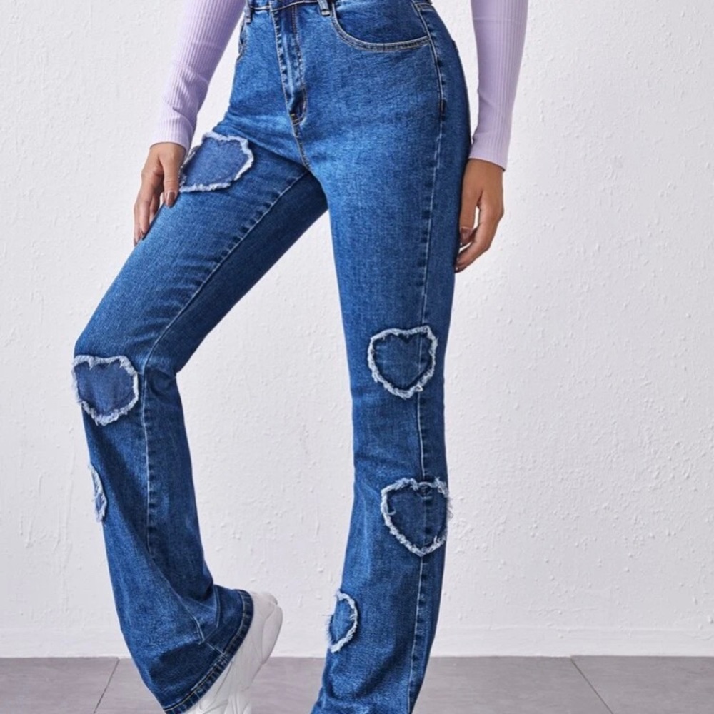 HEART PATCH FLARE JEANS